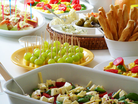 Essen B&uuml;ffet mit mediterranen Vorspeisen 