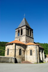 Fototapeta na wymiar L'église romane de Montfermy