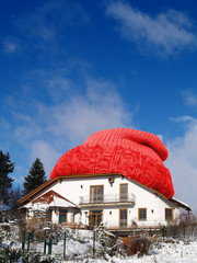 Haus mit Wollmütze für Energiepass