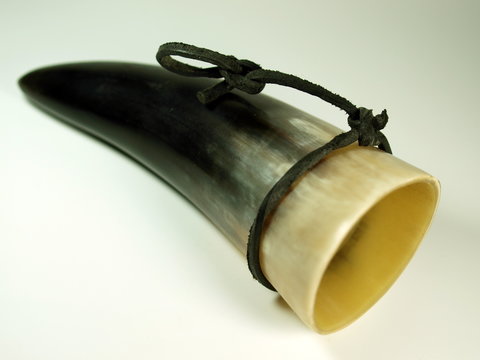 echtes Trinkhorn, Mittelalterliches Trinkgef&auml;&szlig;