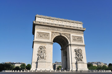 Fototapeta na wymiar Łuk Triumfalny - Place de l'Etoile - Paryż (Francja) 02