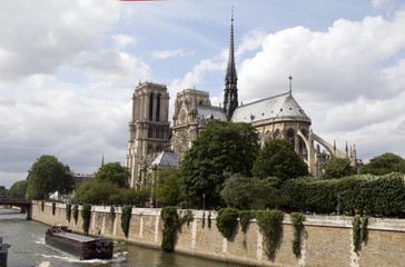 exterior of the apse notre dame cathedral paris france