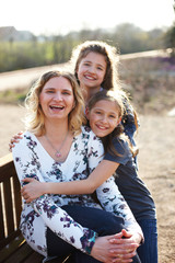 Mutter mit ihren Töchtern