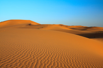 Fototapeta na wymiar zachód słońca nad Saharą