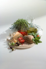 Kraeuter mediterran auf weiss