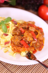 Gulasch mi Nudeln