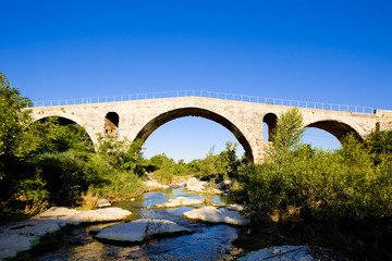 Fototapeta na wymiar Pont Julien, Provence, France