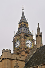 Fototapeta na wymiar Big Ben from behing the Houses of Parliament