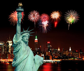 Fototapeta premium The Statue of Liberty and New York City