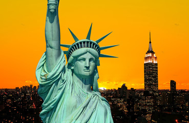 Fototapeta premium The Statue of Liberty and New York City