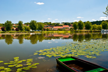 Barque en bord de Saône à Soing, France-Comté