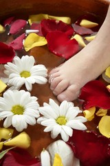 Obraz na płótnie Canvas Aromatherapy, flowers feet bath, rose petal