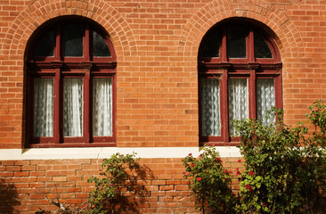 Fototapeta na wymiar Ramy okienne w stylu kolonialnym