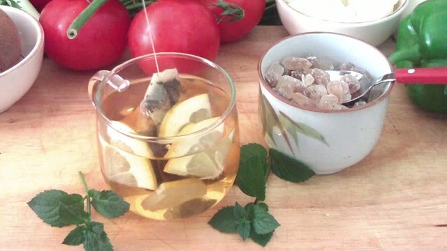 Tee mit Zitrone