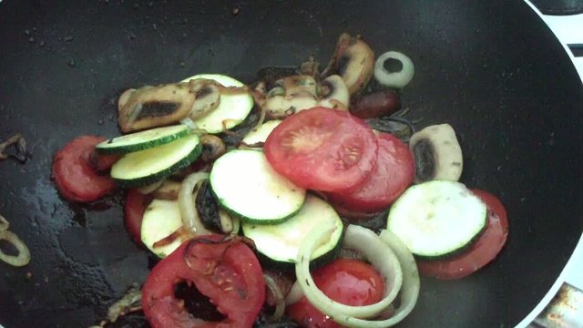 zucchini mit tomate