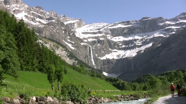 marcheurs de retour du Cirque de Gavarnie