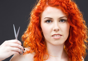 Fototapeta premium redhead with scissors