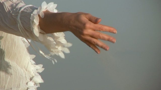 laisser tomber le sable de ses mains