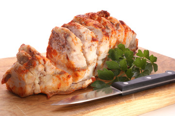 aufgeschnitter Speck mit Paprika bestreut