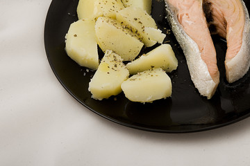 Still Life - Salmone con contorno di Patate