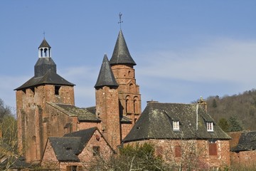 Vue générale de l'église - Collonges la Rouge (Corrèze)