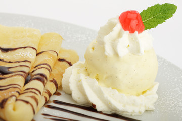 Crepe mit Vanilleeis