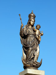 Fototapeta na wymiar Maryja z Dzieciątkiem Jezus