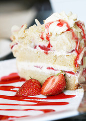 cake with strawberries