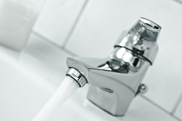 laufender wasserhahn
