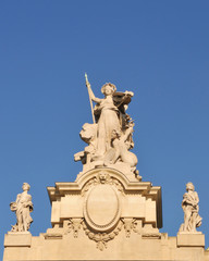 Fototapeta na wymiar Statue - Grand Palais - Paris