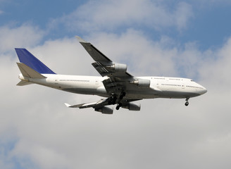 Fototapeta na wymiar Jumbo jet in flight
