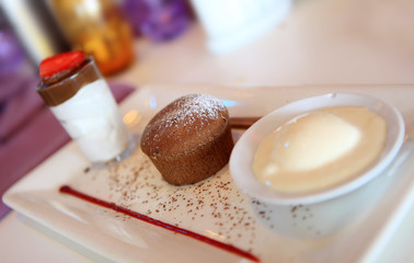 Trois desserts appétissants