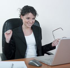 femme d'affaires satisfaite