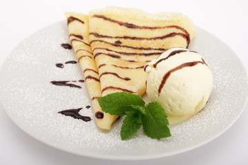 Crepe mit Vanilleeis