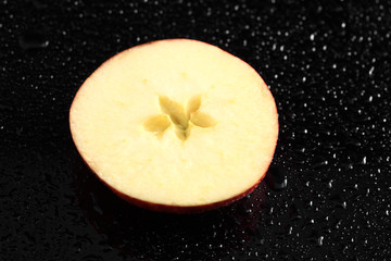 Aepfel,Elstar ein Stueck