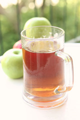apple juice and apples