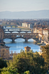 Fototapeta na wymiar Panoramiczny widok na Florencja i Ponte Vecchio.