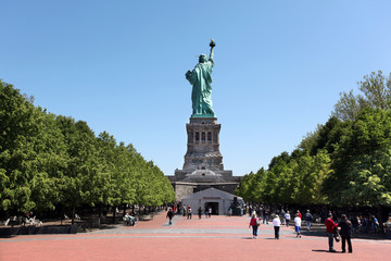 Fototapeta na wymiar Za Statua Wolności