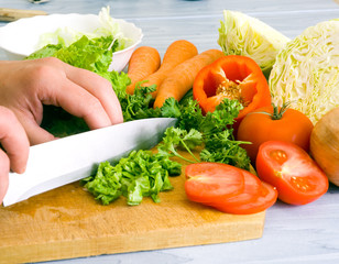 Preparing vegetable salad