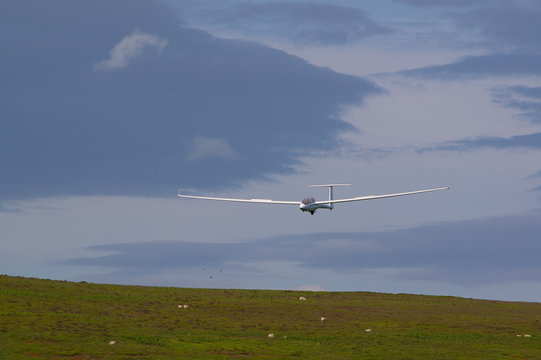 Glider coming in to land