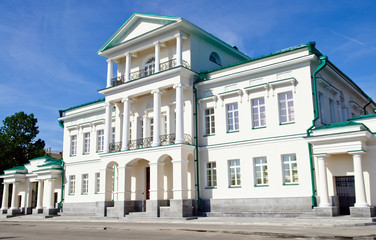 Fototapeta na wymiar classicism style houses Yekaterinburg