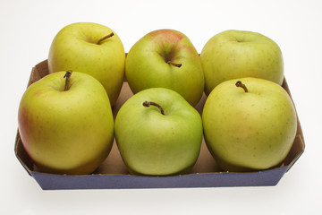 Äpfel in Pappschale