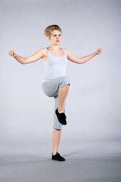 Frau macht Ballet, Yoga, Sport