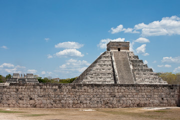 Fototapeta na wymiar Piramida Chichen Itza