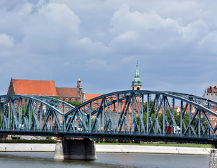 most z wdokiem na miasto