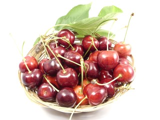 Kirschen im Körbchen