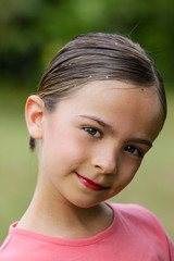 gentille petite fille gracieuse