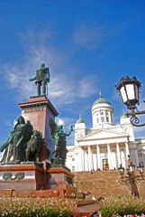 Fototapeta na wymiar II. Alexander i Tuomiokirrko Cathedral, Helsinki, Finlandia