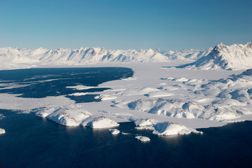 Groenland, ijsschots en bergen
