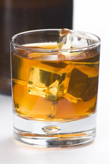 alcoholic beverage whith ice cubes